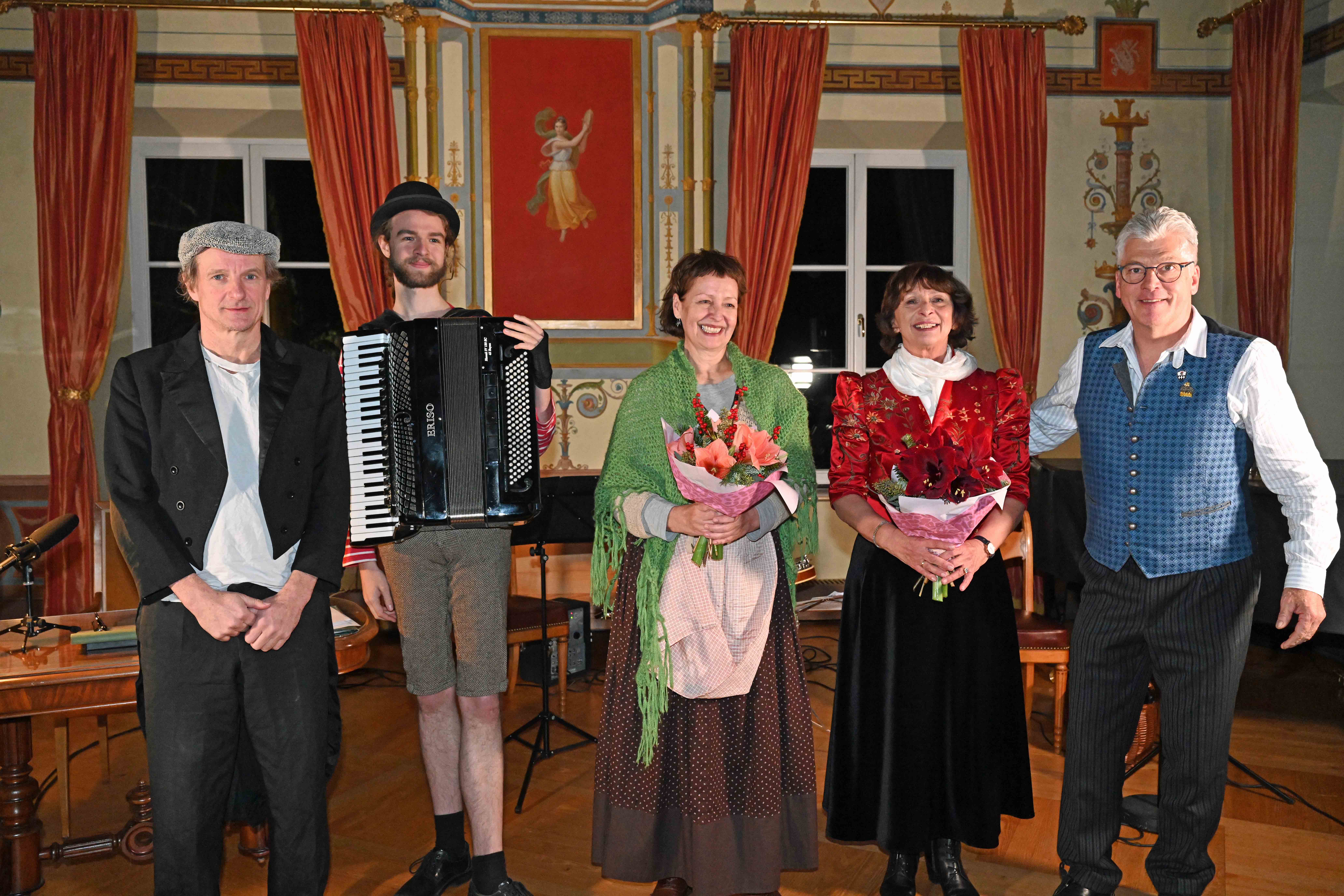 Conny Glogger liest im Schlosssaal und begeisterte das Publikum! - Ismaning